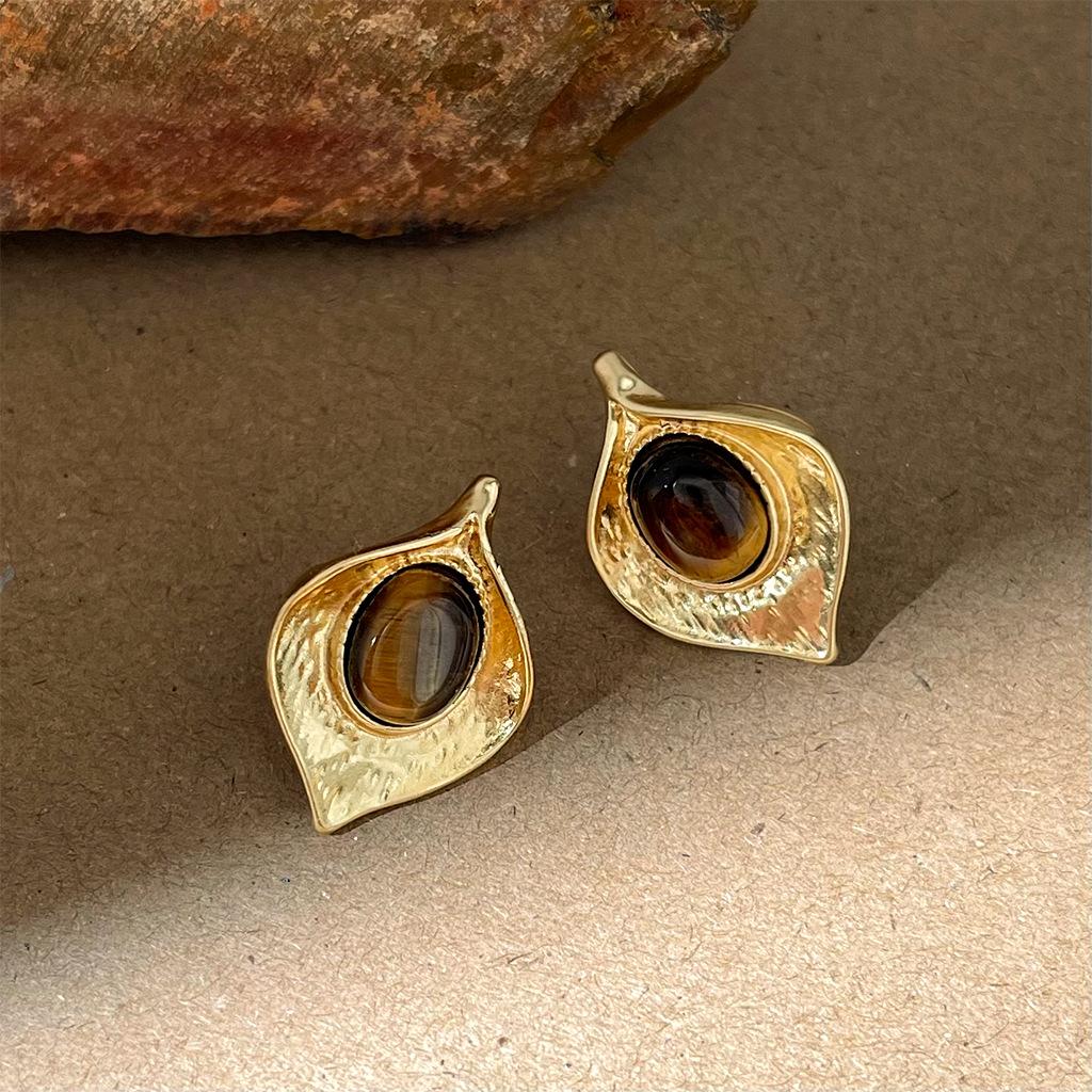 Creative Abstract Metal Leaves Brown Stud Earrings for Women Girl Autumn Winter Vintage Jewelry Accessories Gifts 2025 New
Creative Abstract Metal Leaves Brown Stud Earrings for Women Girl Autumn Winter Vintage Jewelry Accessories Gifts 2025 New