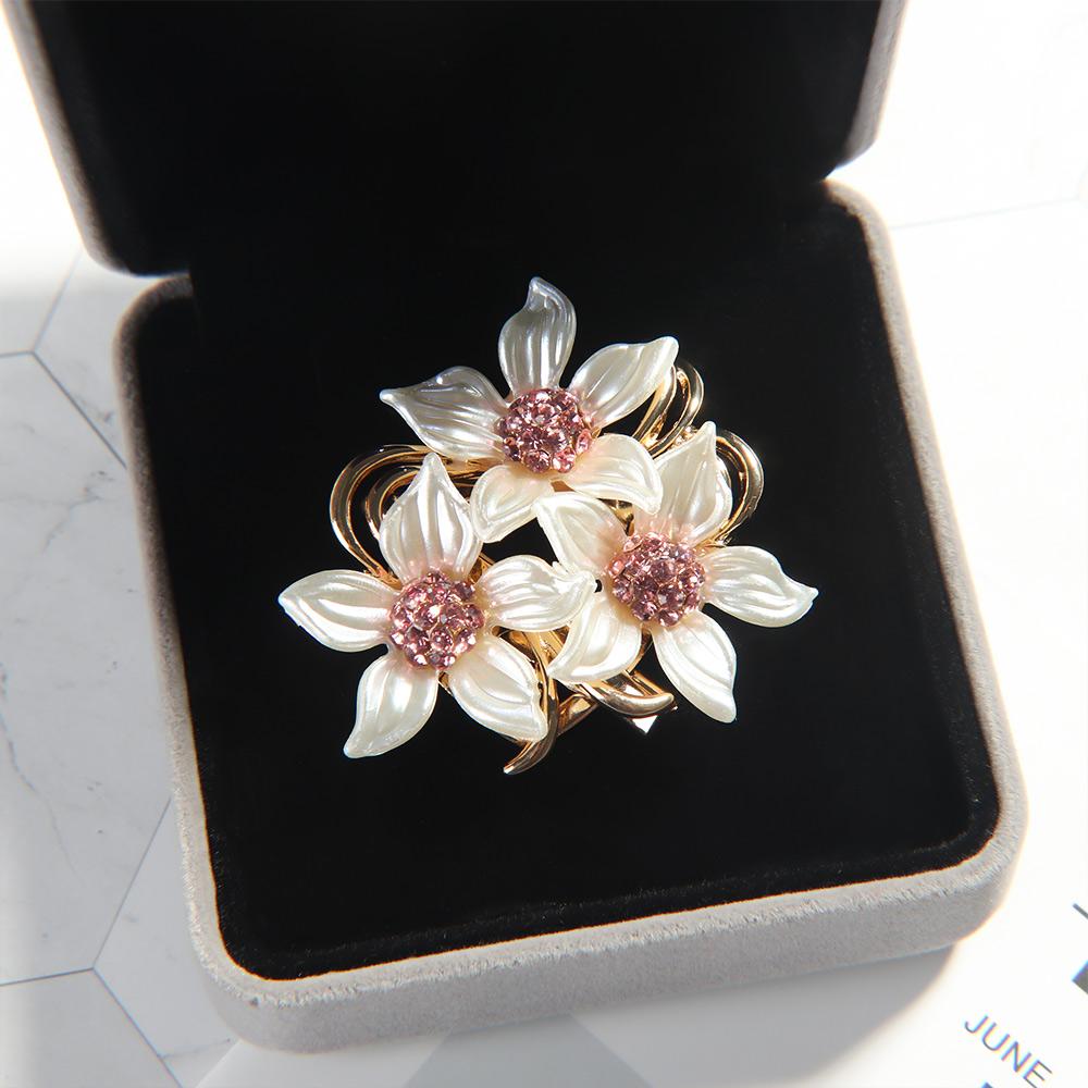 Rhinestones Zinc Zinc Alloy Flower Buckle Pin Scarf Clip Brooch Fashion Jewelry 5X4.6 cm
Rhinestones Zinc Zinc Alloy Flower Buckle Pin Scarf Clip Brooch Fashion Jewelry 5X4.6 cm