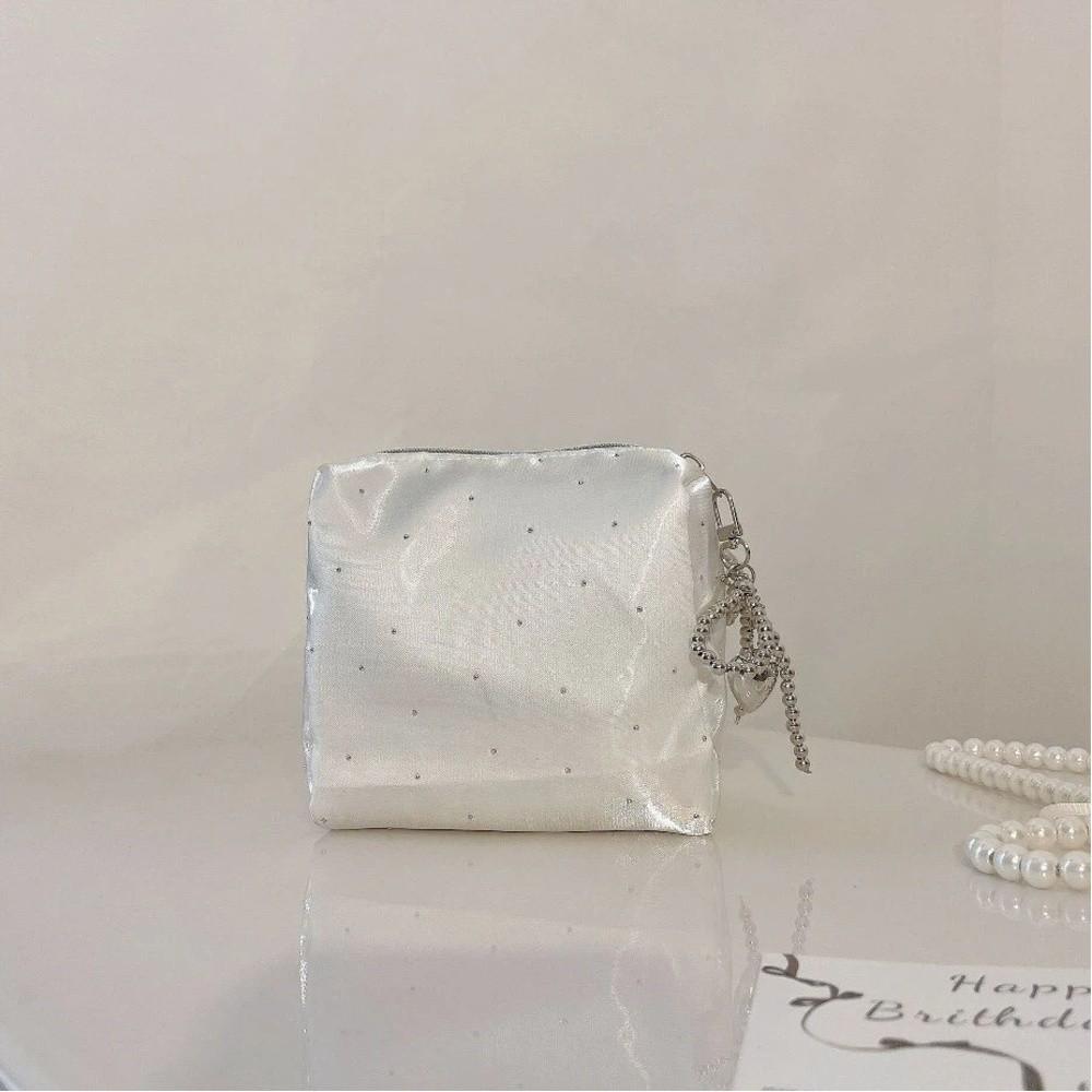 Fashion Rhinestone Small Makeup Bag Beaded Bowknot Multi-purpose Storage Bag Women s Handbag Travel
Fashion Rhinestone Small Makeup Bag Beaded Bowknot Multi-purpose Storage Bag Women s Handbag Travel