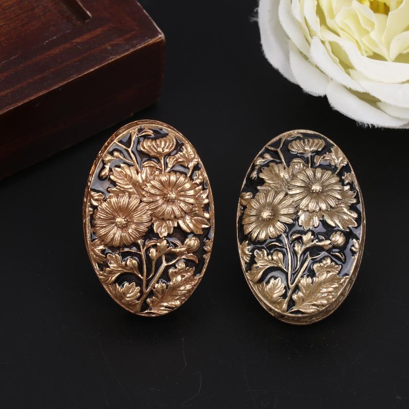 Vintage Art Decor Ring For Women Carved Floral Enamel Pendant Earring Luxury Accessory For Formal Occasions Jewelry Gift as the picture
Vintage Art Decor Ring For Women Carved Floral Enamel Pendant Earring Luxury Accessory For Formal Occasions Jewelry Gift as the picture