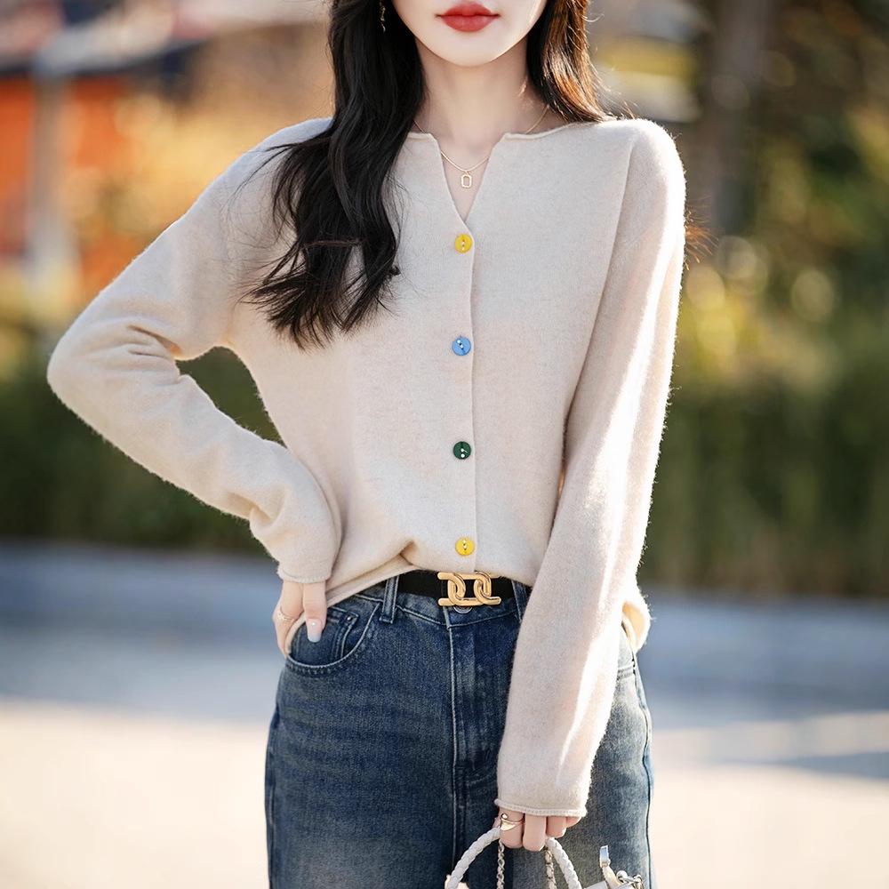 2025 Early Spring Women s Wool Knitted Cardigan with Colorful Buttons and Half Open Collar XL
2025 Early Spring Women s Wool Knitted Cardigan with Colorful Buttons and Half Open Collar XL