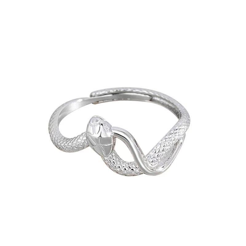Wrapped Snake Ring Women s New Guochao Ring Niche Fashion Light Luxury Versatile Disc Snake Index Finger Ring Jewelry
Wrapped Snake Ring Women s New Guochao Ring Niche Fashion Light Luxury Versatile Disc Snake Index Finger Ring Jewelry