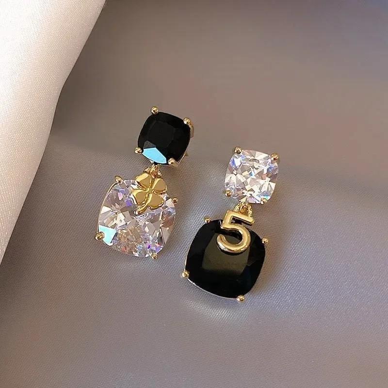 Luxury Clover Exquisite Pendant Earrings, Trendy Women s Elegant Temperament Jewelry, Wedding Banquet Party Holiday Gifts золотистий
Luxury Clover Exquisite Pendant Earrings, Trendy Women s Elegant Temperament Jewelry, Wedding Banquet Party Holiday Gifts золотистий