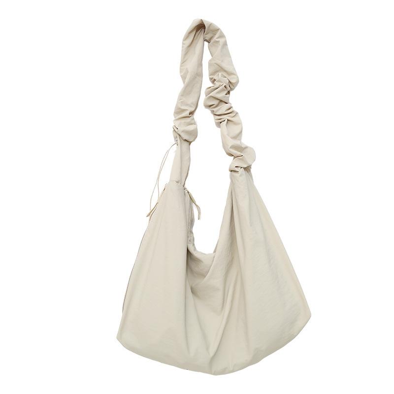 Сумка-мессенджер Cloud с завязками на плечо и складками, однотонная, простая, ленивая, универсальная, на одно плечо, женская 42*16*30 белый
Сумка-мессенджер Cloud с завязками на плечо и складками, однотонная, простая, ленивая, универсальная, на одно плечо, женская 42*16*30 белый