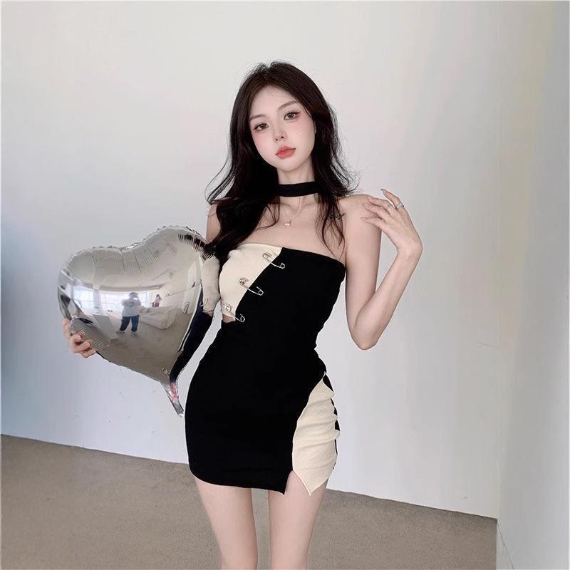 Chic Colorblock Halter Bodycon Mini Dress - Sultry Summer Style for Women Small чёрный
Chic Colorblock Halter Bodycon Mini Dress - Sultry Summer Style for Women Small чёрный