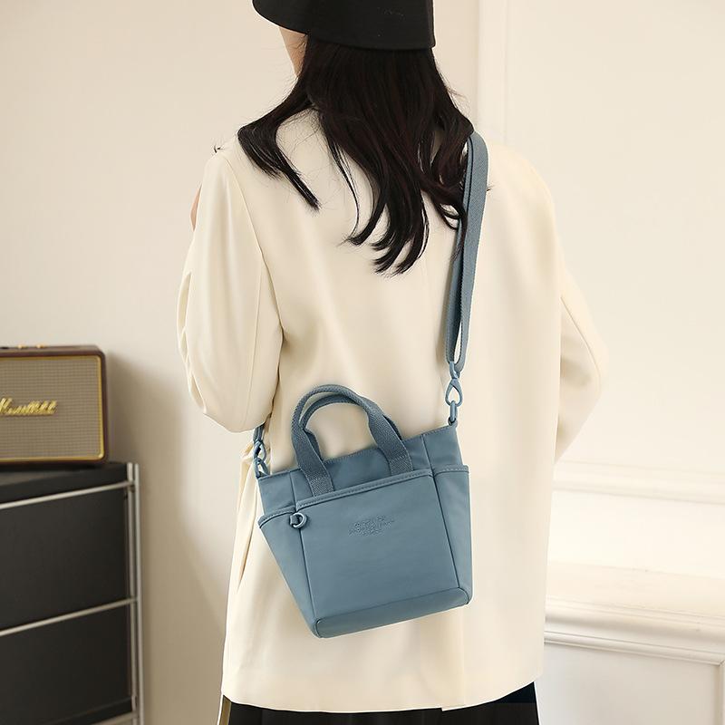 New 2025 women s shoulder messenger bag casual versatile commuter lightweight nylon bucket bag
New 2025 women s shoulder messenger bag casual versatile commuter lightweight nylon bucket bag