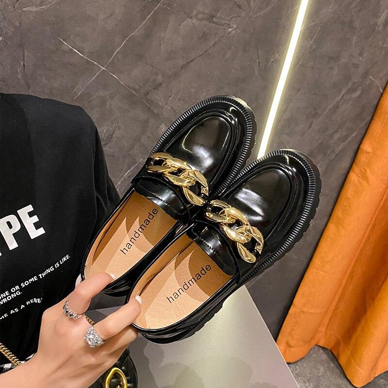 Маленькие кожаные туфли из лакированной кожи в стиле ретро, женские весенние туфли в английском стиле, туфли-маффики на толстой подошве 
Маленькие кожаные туфли из лакированной кожи в стиле ретро, женские весенние туфли в английском стиле, туфли-маффики на толстой подошве