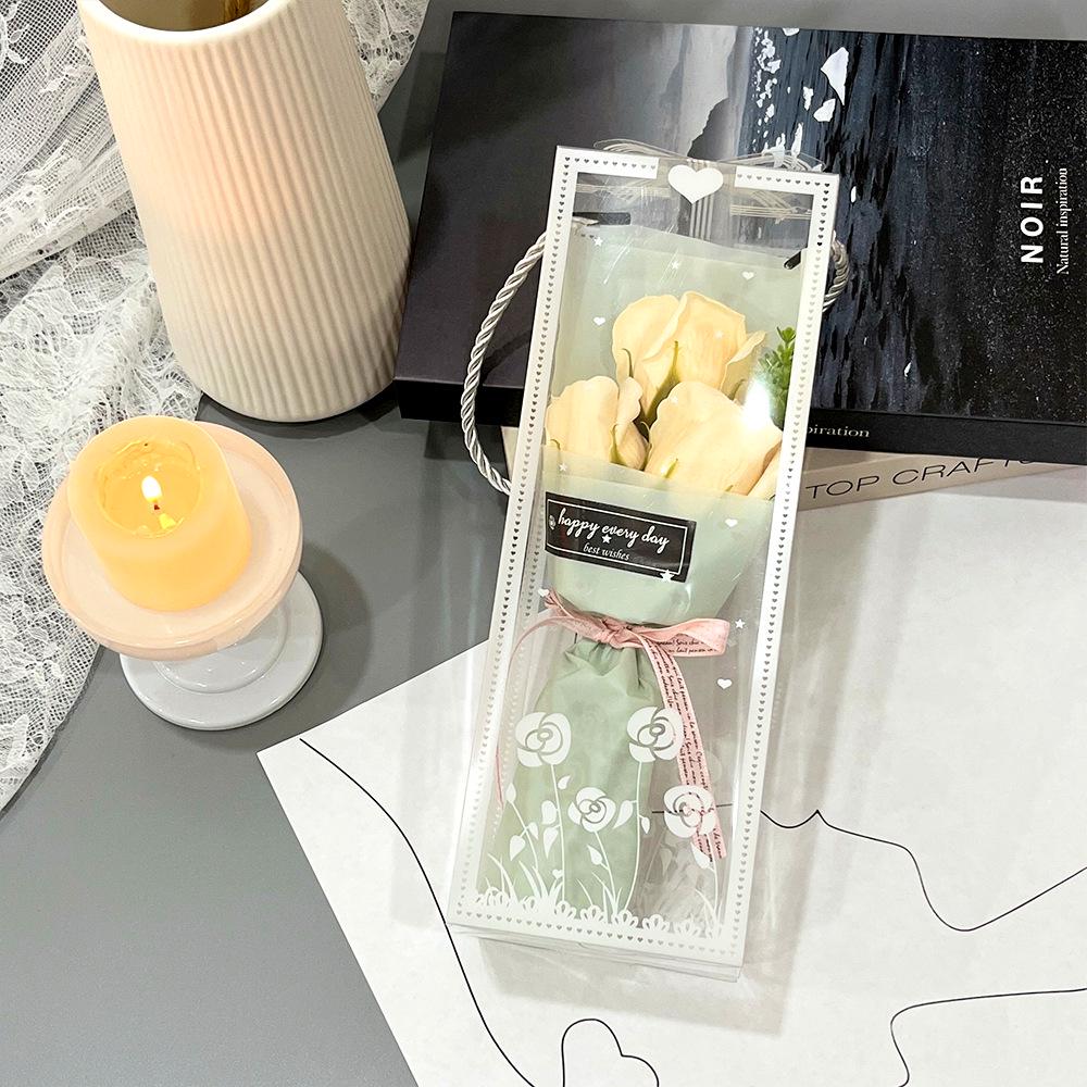 Букет из мыльных цветов в подарочной коробке в стиле сумочки - Праздничная акция для учителей и мам
Букет из мыльных цветов в подарочной коробке в стиле сумочки - Праздничная акция для учителей и мам