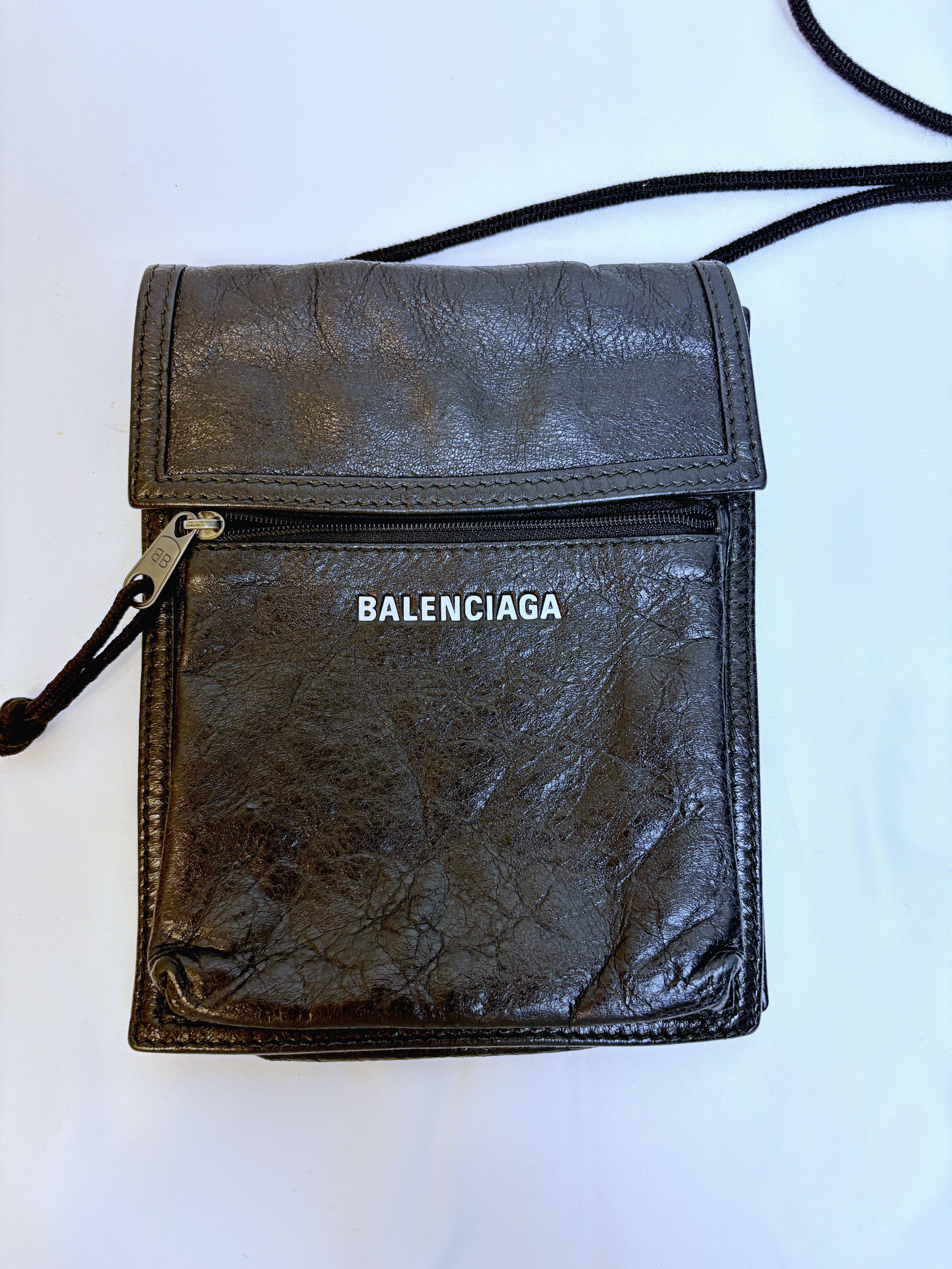 Вживана сумка Balenciaga Explorer через плече Ремінь Маленький гаманець Шкіра Чорний 15822 Унісекс
Вживана сумка Balenciaga Explorer через плече Ремінь Маленький гаманець Шкіра Чорний 15822 Унісекс