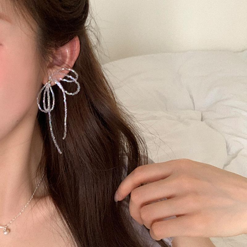 Bow beaded tassel stud earrings niche handmade simple design earrings fashionable small fresh earrings women
Bow beaded tassel stud earrings niche handmade simple design earrings fashionable small fresh earrings women