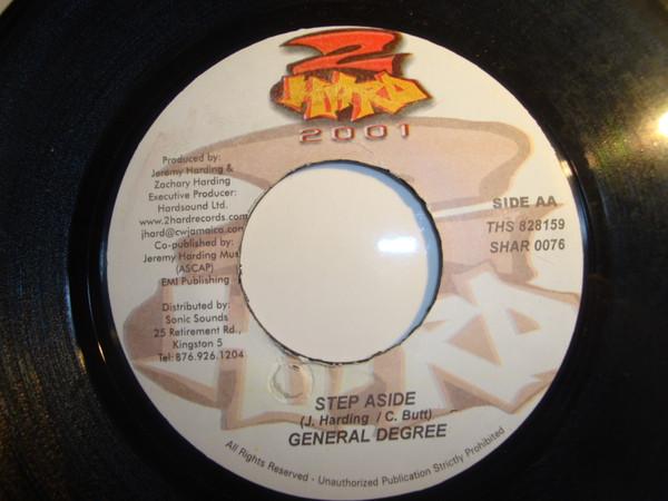 7inch Record SWADE & TAZ / GENERAL DEGREE - Wine Girl Wine / Step Aside SHAR0076 2 Hard 2001 2001 Jamaica Reggae, Ska & Dub Used
7inch Record SWADE & TAZ / GENERAL DEGREE - Wine Girl Wine / Step Aside SHAR0076 2 Hard 2001 2001 Jamaica Reggae, Ska & Dub Used