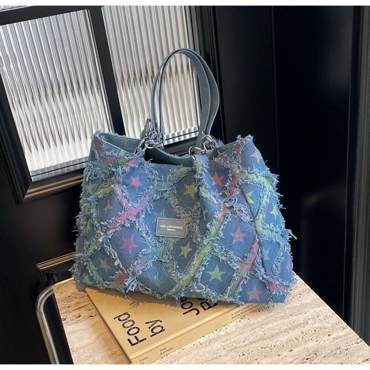 Модна повсякденна популярна сумка через плече з контрастними зірками та модною тенденцією з деніму синій
Модна повсякденна популярна сумка через плече з контрастними зірками та модною тенденцією з деніму синій