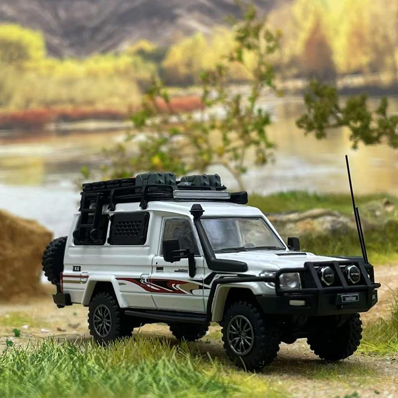 Toyota Land Cruiser LC78 1:64 Land cruiser J70 personnel carrier diecast alloy car model, collection ornament, adult decoration.
Toyota Land Cruiser LC78 1:64 Land cruiser J70 personnel carrier diecast alloy car model, collection ornament, adult decoration.