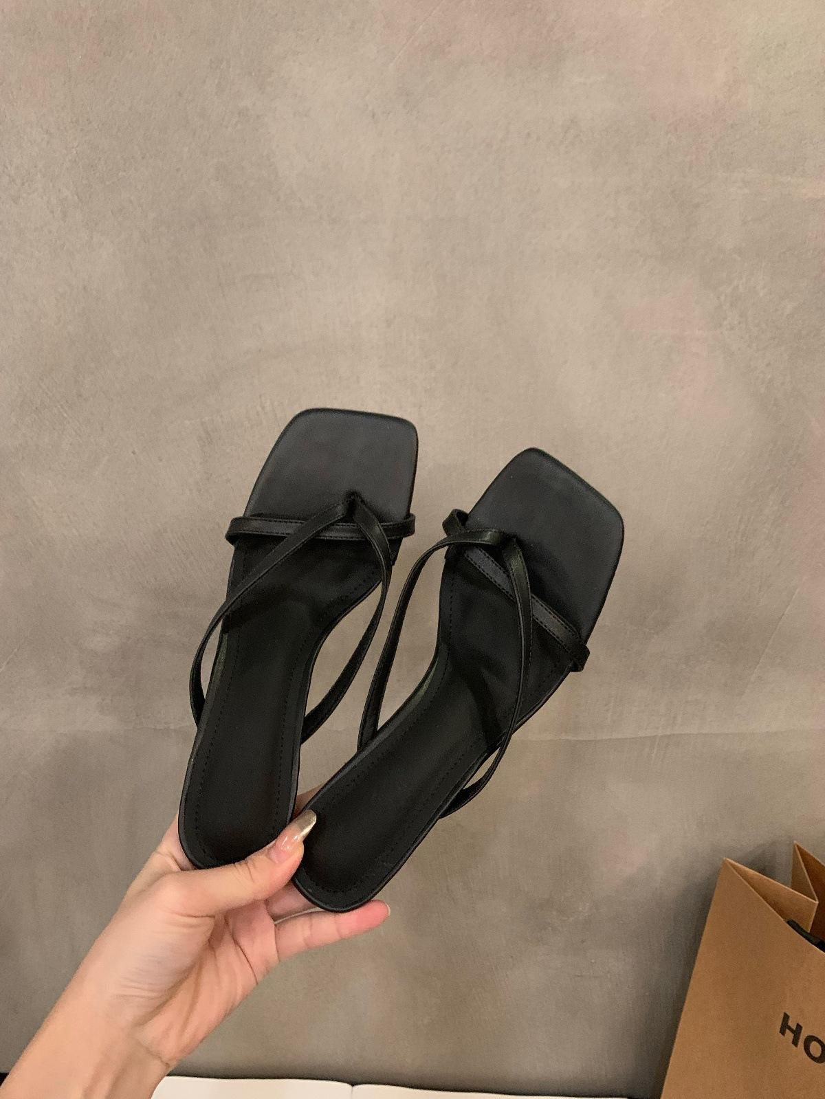 Temperament pinch-on flip-flops fairy shoes wear sandals high heels sandals 34 чёрный
Temperament pinch-on flip-flops fairy shoes wear sandals high heels sandals 34 чёрный