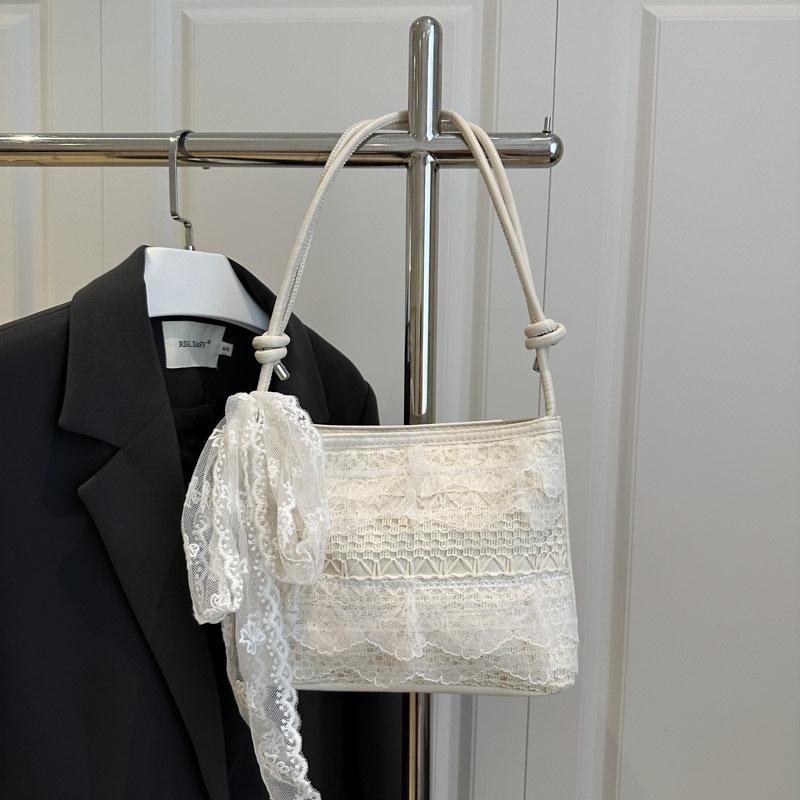 Красивый и нежный темперамент, сумка подмышку на одно плечо, популярная летом, милая и вместительная портативная сумка-тоут для женщин No silk scarf белый
Красивый и нежный темперамент, сумка подмышку на одно плечо, популярная летом, милая и вместительная портативная сумка-тоут для женщин No silk scarf белый