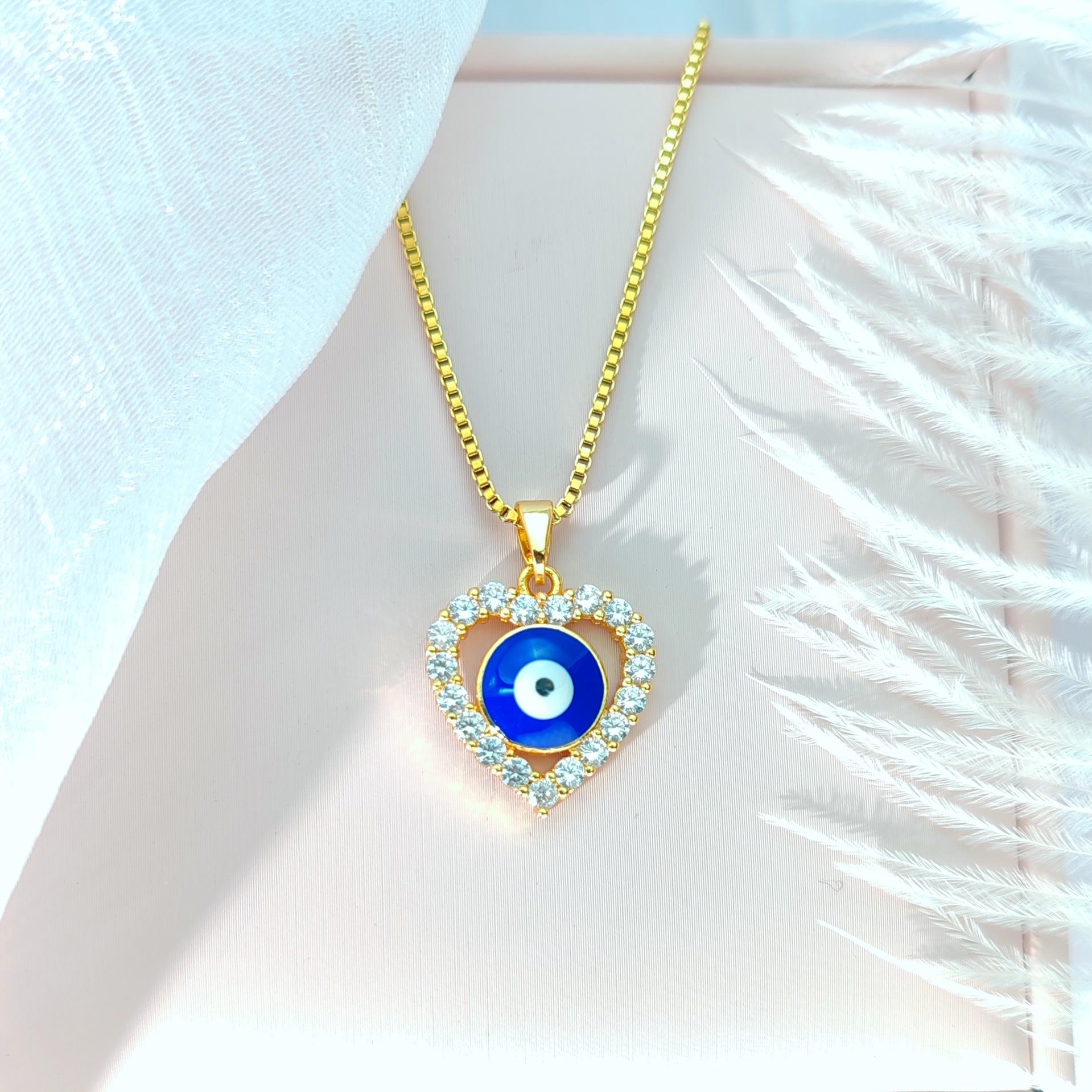Titanium Steel Devil S Eye Necklace Female Design Personalized Versatile Heart-Shaped Zircon Pendant Clavicle Chain
Titanium Steel Devil S Eye Necklace Female Design Personalized Versatile Heart-Shaped Zircon Pendant Clavicle Chain