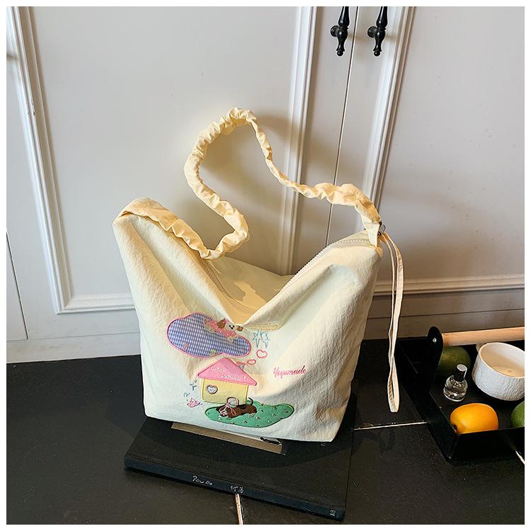 Fashion oblique span female college students literary class casual shoulder canvas bag niche design
Fashion oblique span female college students literary class casual shoulder canvas bag niche design
