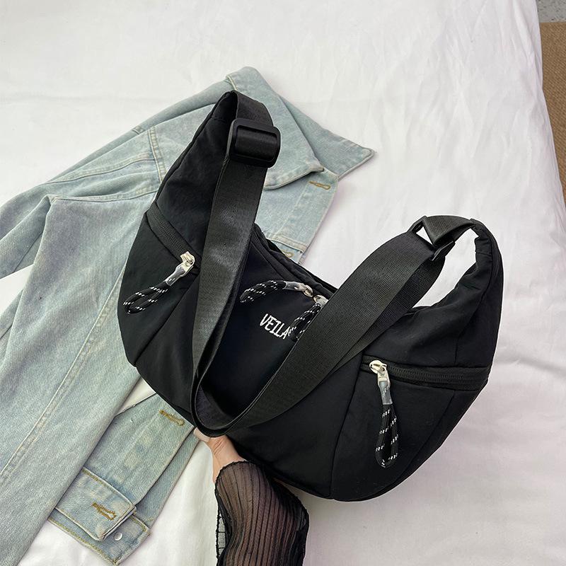 Корейский круассан Лулу 2024 Осень/Зима Большая вместимость Легкий кроссбоди-сумка-пельмень для спортзала чёрный
Корейский круассан Лулу 2024 Осень/Зима Большая вместимость Легкий кроссбоди-сумка-пельмень для спортзала чёрный