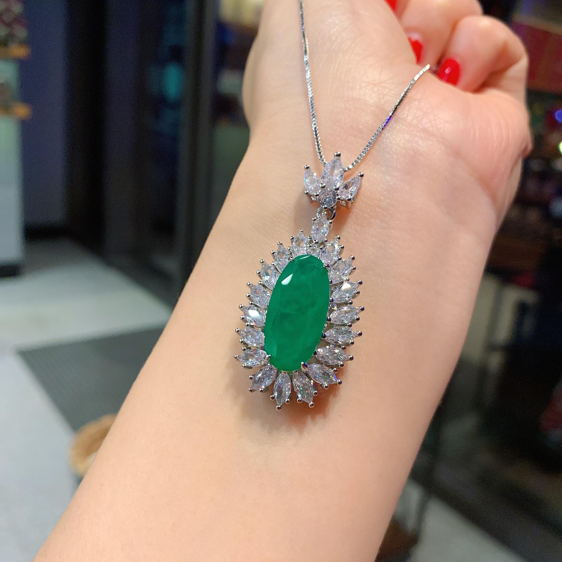 Ювелирные изделия Цветное сокровище Ретро Имитированный изум, Красное сокровище Подвеска в форме Большого Дэна Основной камень 10 * 20
Ювелирные изделия Цветное сокровище Ретро Имитированный изум, Красное сокровище Подвеска в форме Большого Дэна Основной камень 10 * 20