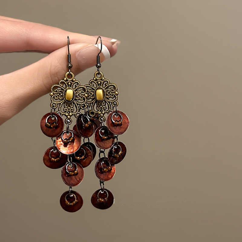 Модные серьги-подвески для женщин коричневый
Модные серьги-подвески для женщин коричневый