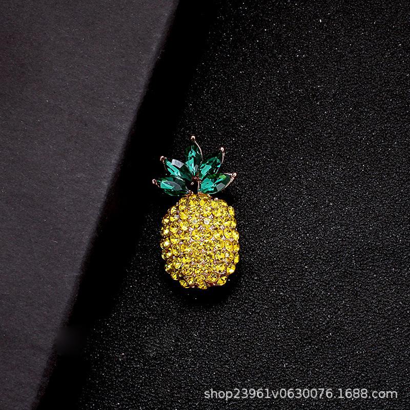 Gold pineapple brooch women s high-end temperament brooch retro anti-light sweater pin trinket accessories
Gold pineapple brooch women s high-end temperament brooch retro anti-light sweater pin trinket accessories