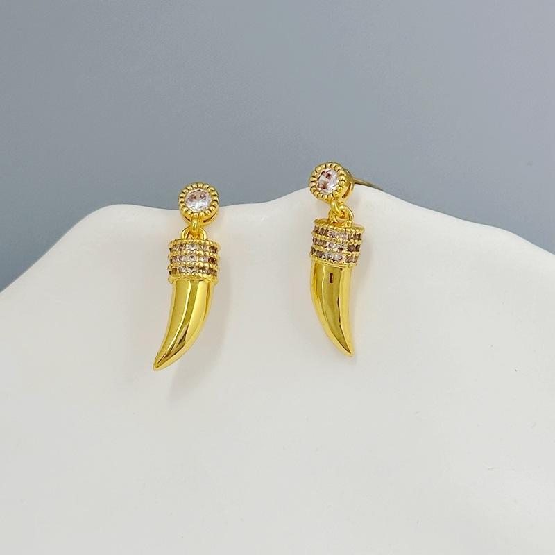 Stylish And Simple Design Earrings, Personalized Horn Zircon Glossy Stud Earrings, Earrings. золотой
Stylish And Simple Design Earrings, Personalized Horn Zircon Glossy Stud Earrings, Earrings. золотой