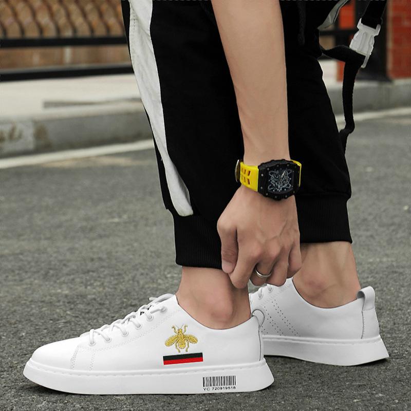 Leather low-top small bee board shoes Douyin inner height increase small white shoes breathable men s sports and leisure shoes 44
Leather low-top small bee board shoes Douyin inner height increase small white shoes breathable men s sports and leisure shoes 44