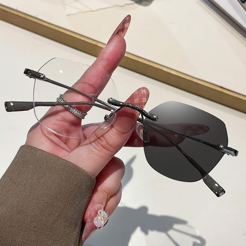 Anti Blue Light Women Frameless Glasses Men Photochromic Retro Frameless Computer Vintage Polygon Eyewear срібний
Anti Blue Light Women Frameless Glasses Men Photochromic Retro Frameless Computer Vintage Polygon Eyewear срібний