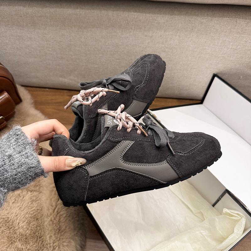 Inner height increase 6cm retro leather German training shoes women s 2025 autumn and winter new velvet Forrest Gump shoes women s casual shoes tide 40
Inner height increase 6cm retro leather German training shoes women s 2025 autumn and winter new velvet Forrest Gump shoes women s casual shoes tide 40