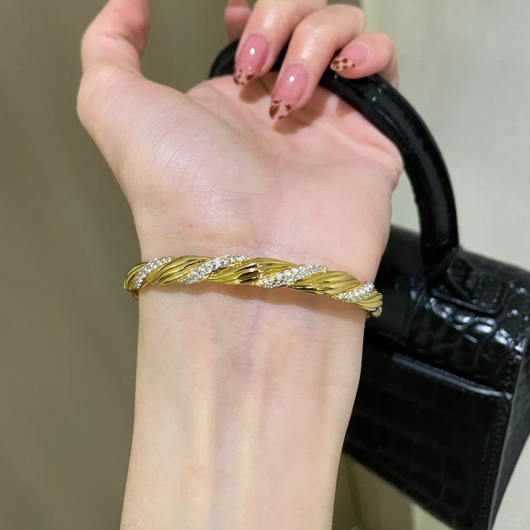 ANENJERY Геометричний кручений цирконій браслет для жінок Вишуканий універсальний розкішний високоякісний браслет Ювелірні вироби в подарунок золотий
ANENJERY Геометричний кручений цирконій браслет для жінок Вишуканий універсальний розкішний високоякісний браслет Ювелірні вироби в подарунок золотий