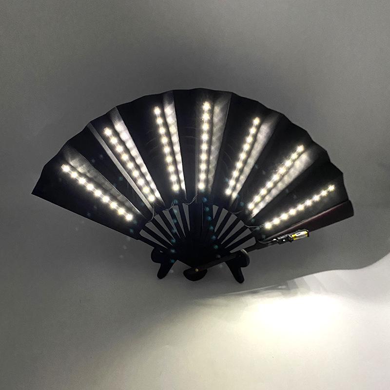 10 LED Light-Up Disco Fan for Nightclub and Performance Atmosphere
10 LED Light-Up Disco Fan for Nightclub and Performance Atmosphere