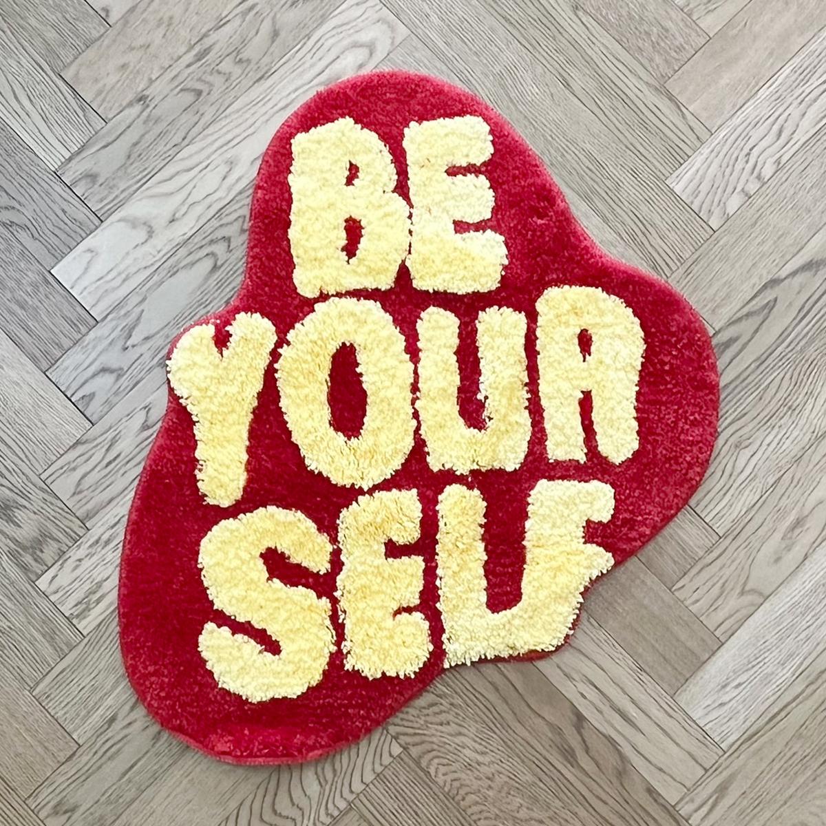 Be Your Self Shape Tufted Rug Room Anti-Slip Trippy Bedroom Handmade Flocking Rug Carpet Living Room Entrance Rug Home Decor 70X63 CM червоний
Be Your Self Shape Tufted Rug Room Anti-Slip Trippy Bedroom Handmade Flocking Rug Carpet Living Room Entrance Rug Home Decor 70X63 CM червоний