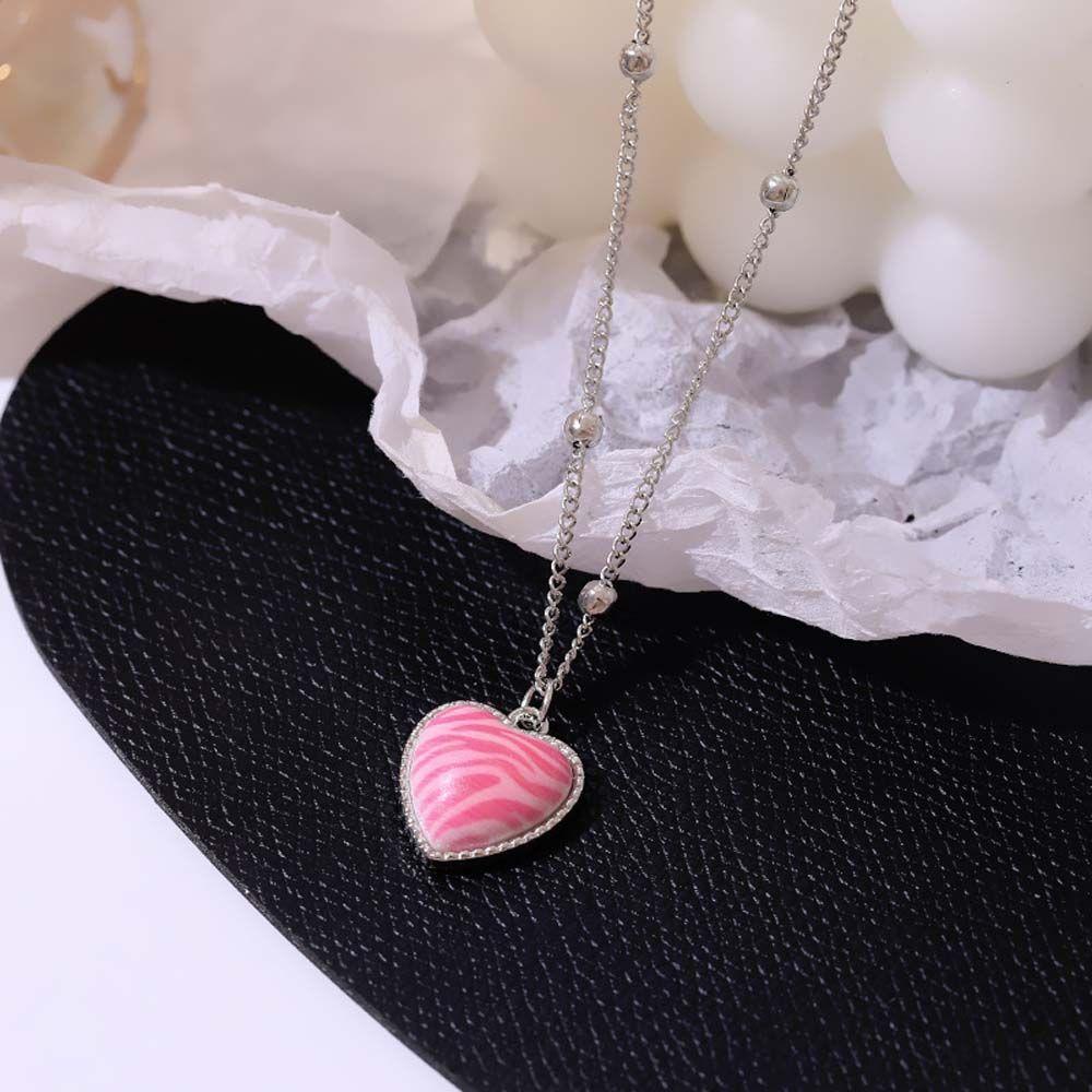 Heart Shaped Heart Pendant Leopard Silver Color Clavicle Chains Women Necklaces Choker Korean Style
Heart Shaped Heart Pendant Leopard Silver Color Clavicle Chains Women Necklaces Choker Korean Style