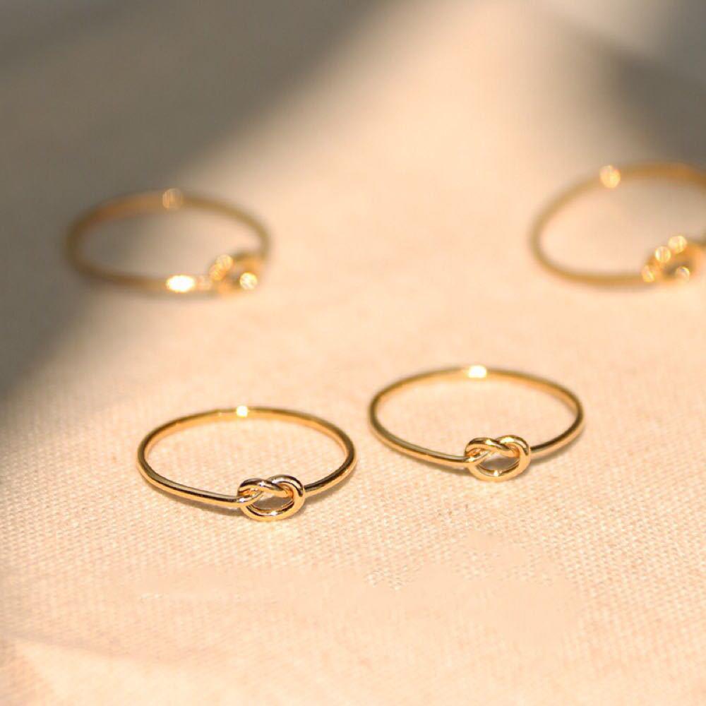Elegant Knotted Index Ring: Gold-Plated S925 Sterling Silver, Minimalist Design US Size 8
Elegant Knotted Index Ring: Gold-Plated S925 Sterling Silver, Minimalist Design US Size 8