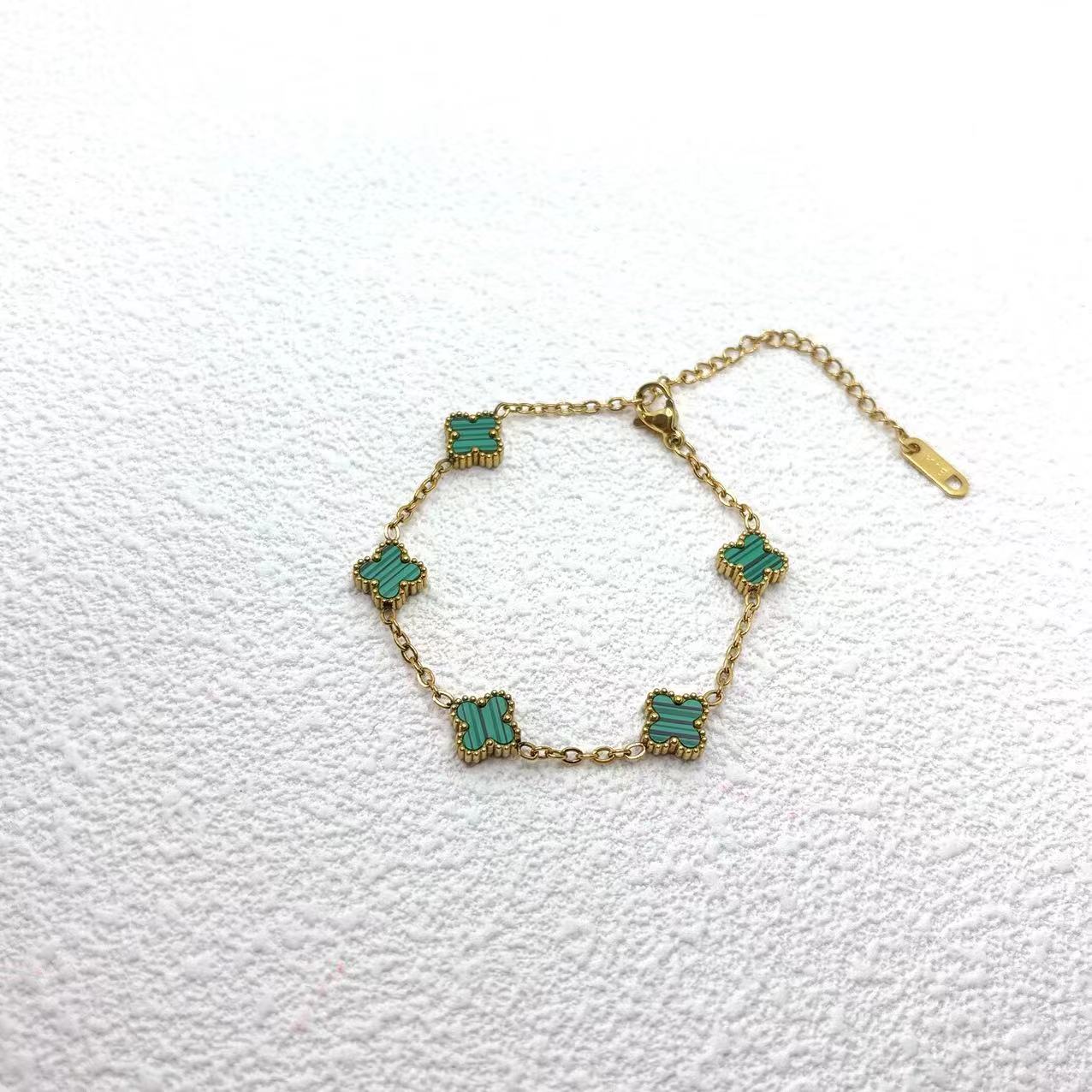 9 мм модный счастливый браслет с четырьмя листами клевера 18 карат невыцветающий премиум простой титановый браслет
9 мм модный счастливый браслет с четырьмя листами клевера 18 карат невыцветающий премиум простой титановый браслет