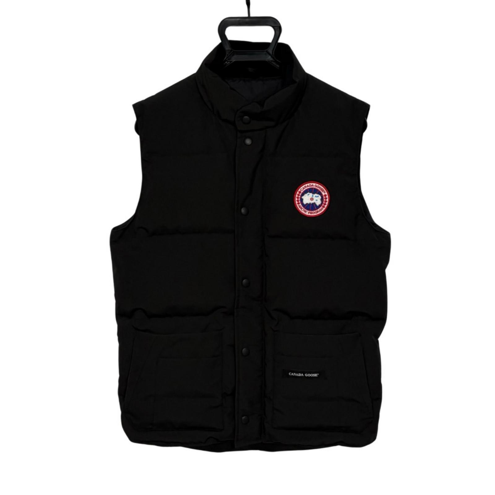 Used CANADA GOOSEDown vest black Nylon mens
Used CANADA GOOSEDown vest black Nylon mens