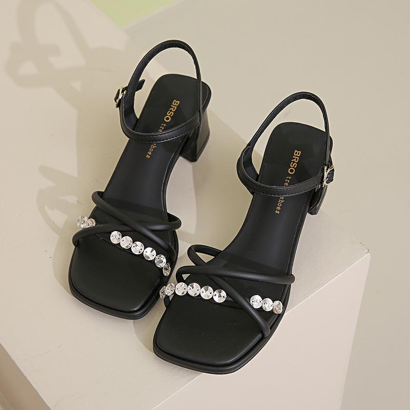 French one-word strap high heels women s summer 2025 new versatile skirt medium heel thick heel fashion sandals high heels 33 чёрный
French one-word strap high heels women s summer 2025 new versatile skirt medium heel thick heel fashion sandals high heels 33 чёрный