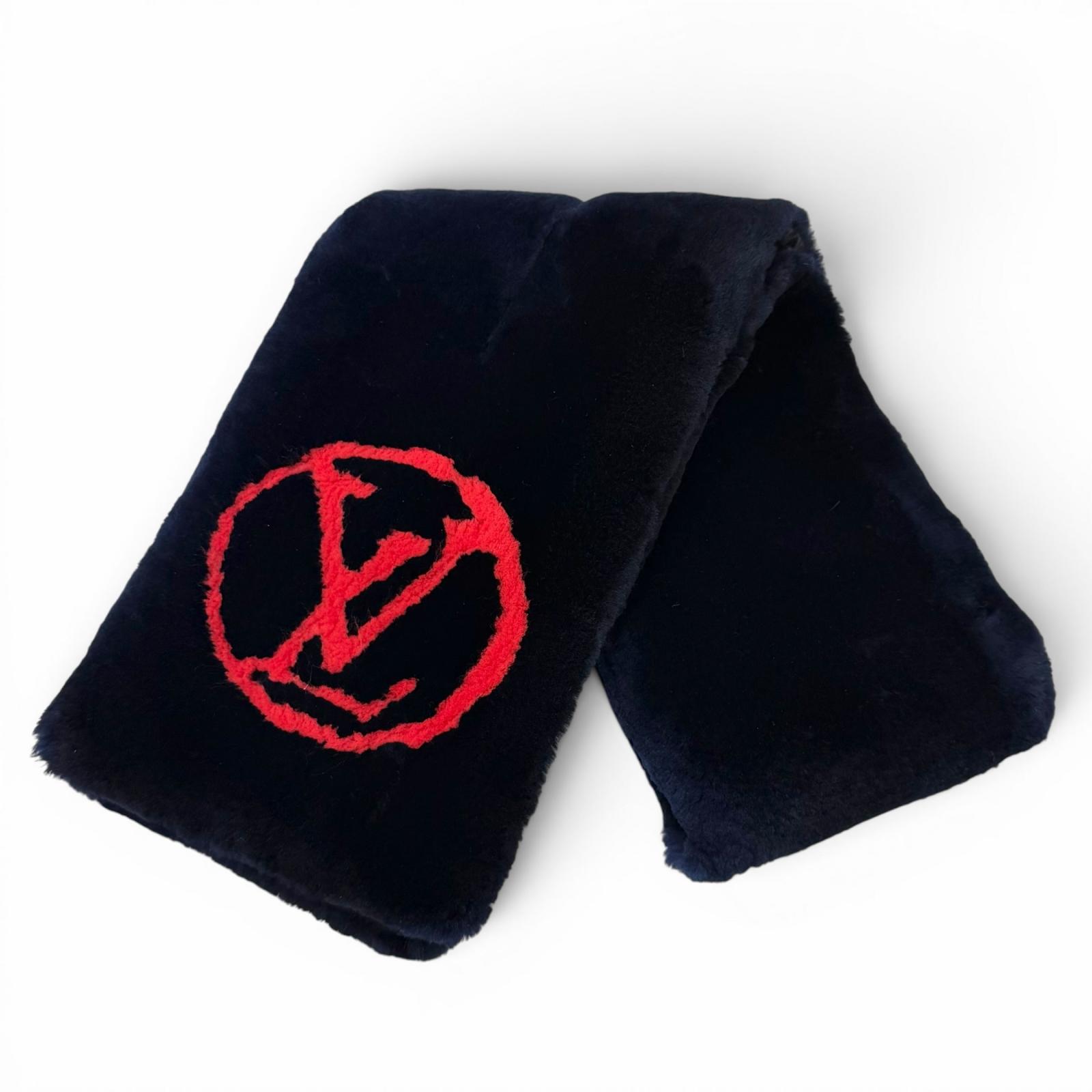 Great LOUIS VUITTON Scarf Echarpe Shirring Darling Navy Beaver Women M73024 Used
Great LOUIS VUITTON Scarf Echarpe Shirring Darling Navy Beaver Women M73024 Used