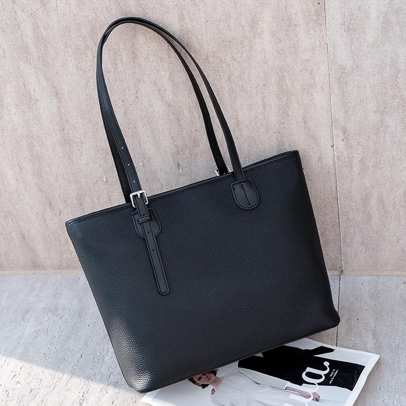 Cowhide bag women s premium commuter shoulder bag new tote bag large capacity women s leather bucket bag
Cowhide bag women s premium commuter shoulder bag new tote bag large capacity women s leather bucket bag