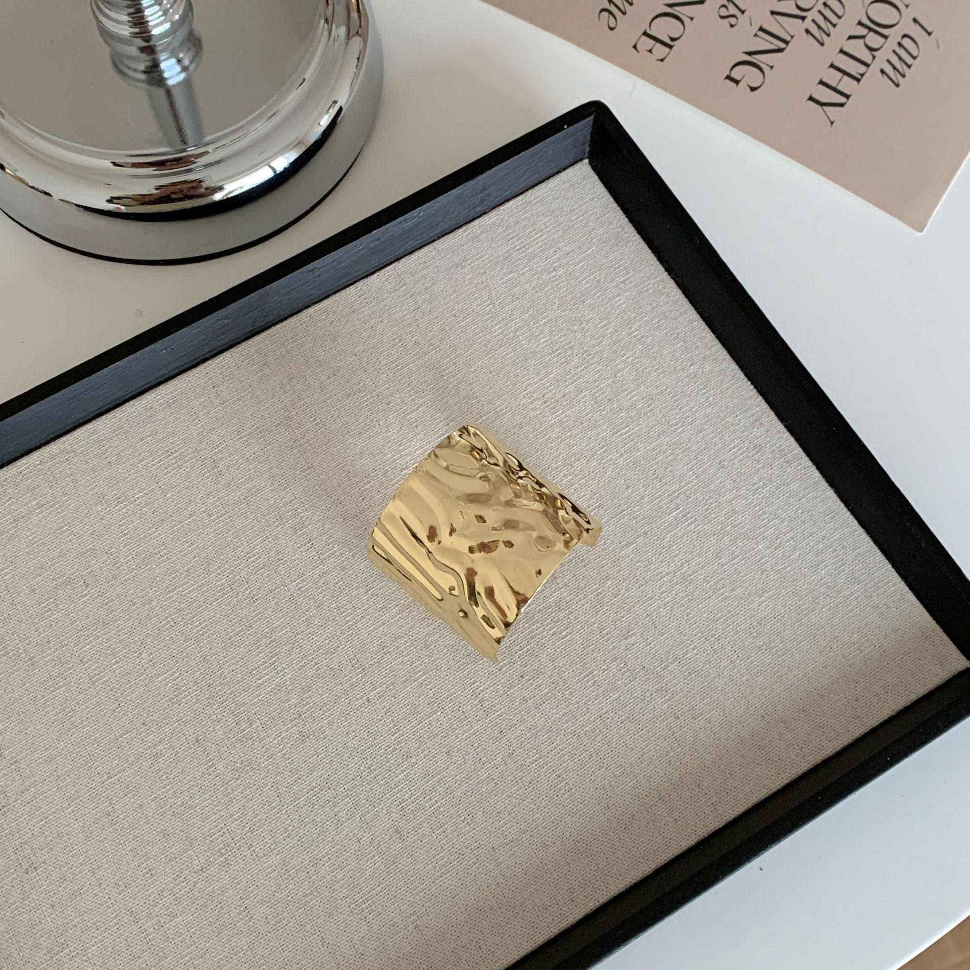 Ретро японский и корейский металлический крючок для волос: Стильная вогнуто-выпуклая заколка для низких хвостиков и украшений для волос.
Ретро японский и корейский металлический крючок для волос: Стильная вогнуто-выпуклая заколка для низких хвостиков и украшений для волос.