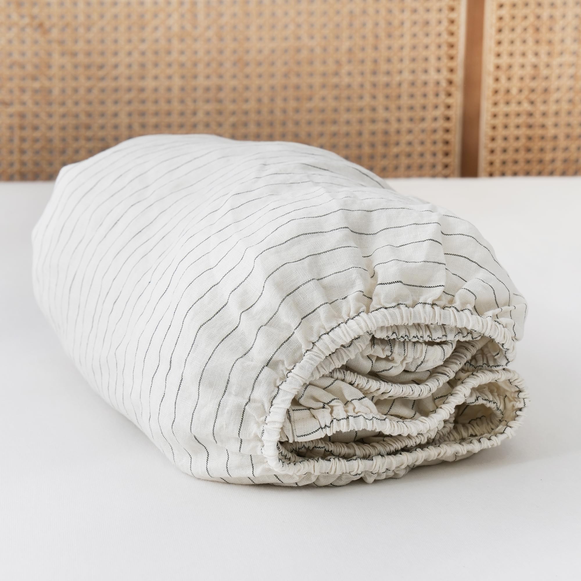 100% Linen Fitted Sheet (1 Piece), 14 Inch Deep Pocket Mattress Cover Natural French Flax Stone Washed Farmhouse Soft Breathable 99x200 H35cm
100% Linen Fitted Sheet (1 Piece), 14 Inch Deep Pocket Mattress Cover Natural French Flax Stone Washed Farmhouse Soft Breathable 99x200 H35cm
