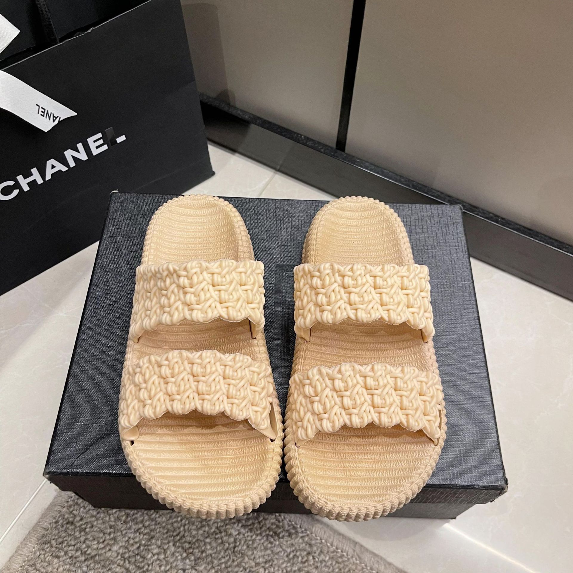 New one-word platform slippers women s summer wear flat-bottomed open-toed round-headed cool slippers fairy style fashion beach shoes 40 абрикосовий
New one-word platform slippers women s summer wear flat-bottomed open-toed round-headed cool slippers fairy style fashion beach shoes 40 абрикосовий