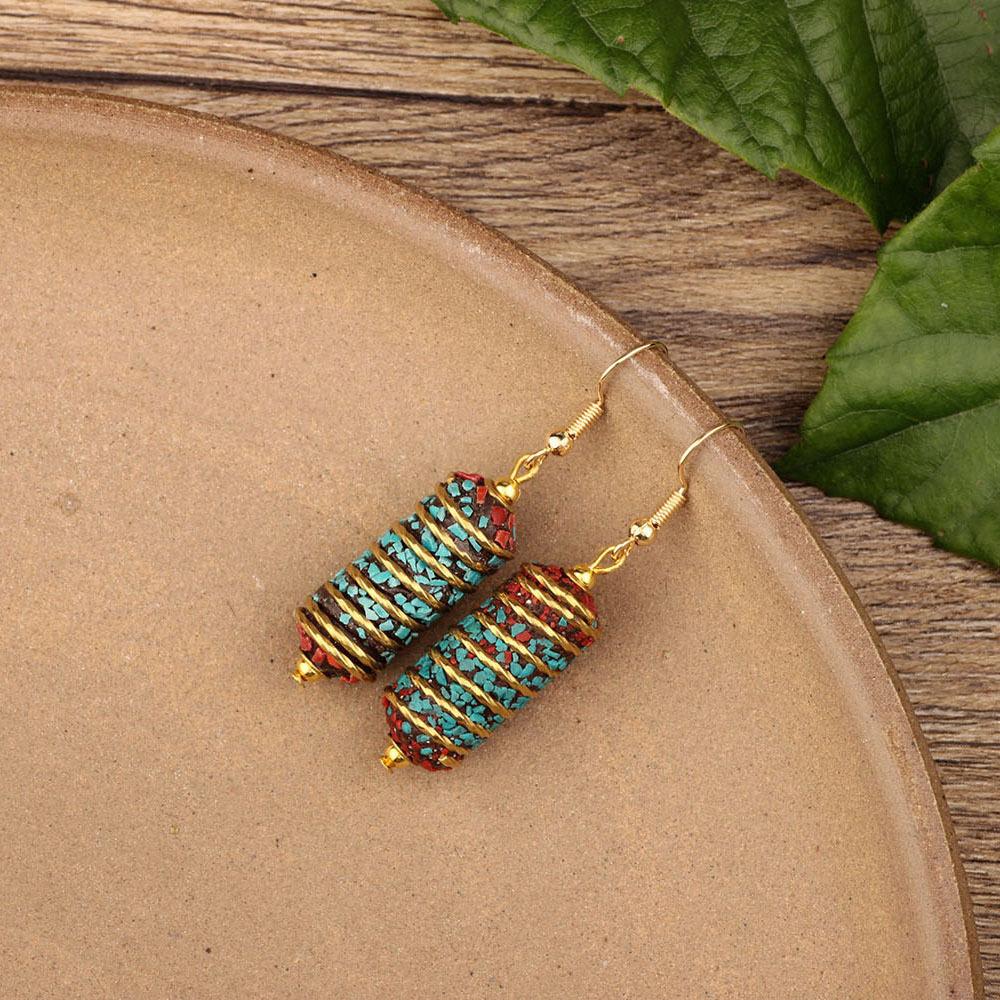 Винтажные непальские инкрустированные серьги в экзотическом стиле с простым дизайном ручной работы, серьги в этническом тибетском стиле, ювелирные изделия, подарок
Винтажные непальские инкрустированные серьги в экзотическом стиле с простым дизайном ручной работы, серьги в этническом тибетском стиле, ювелирные изделия, подарок