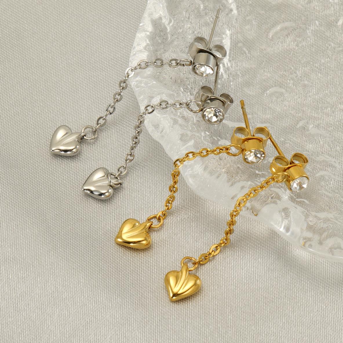 New stainless steel tassel love earrings femininity light luxury diamond stud earrings 18K
New stainless steel tassel love earrings femininity light luxury diamond stud earrings 18K