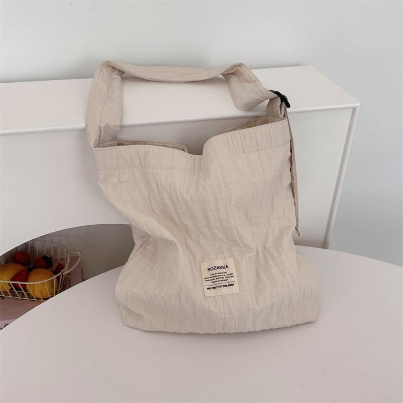 simple solid color striped pleated bag women s new shoulder messenger bag large capacity canvas bag commuter bag бежевый
simple solid color striped pleated bag women s new shoulder messenger bag large capacity canvas bag commuter bag бежевый