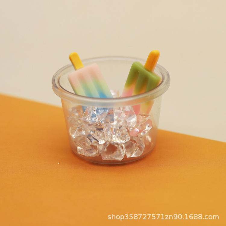 Simulation Mini Storage Bucket Doll House Model Ornament Play House Toy Shooting Prop прозорий
Simulation Mini Storage Bucket Doll House Model Ornament Play House Toy Shooting Prop прозорий
