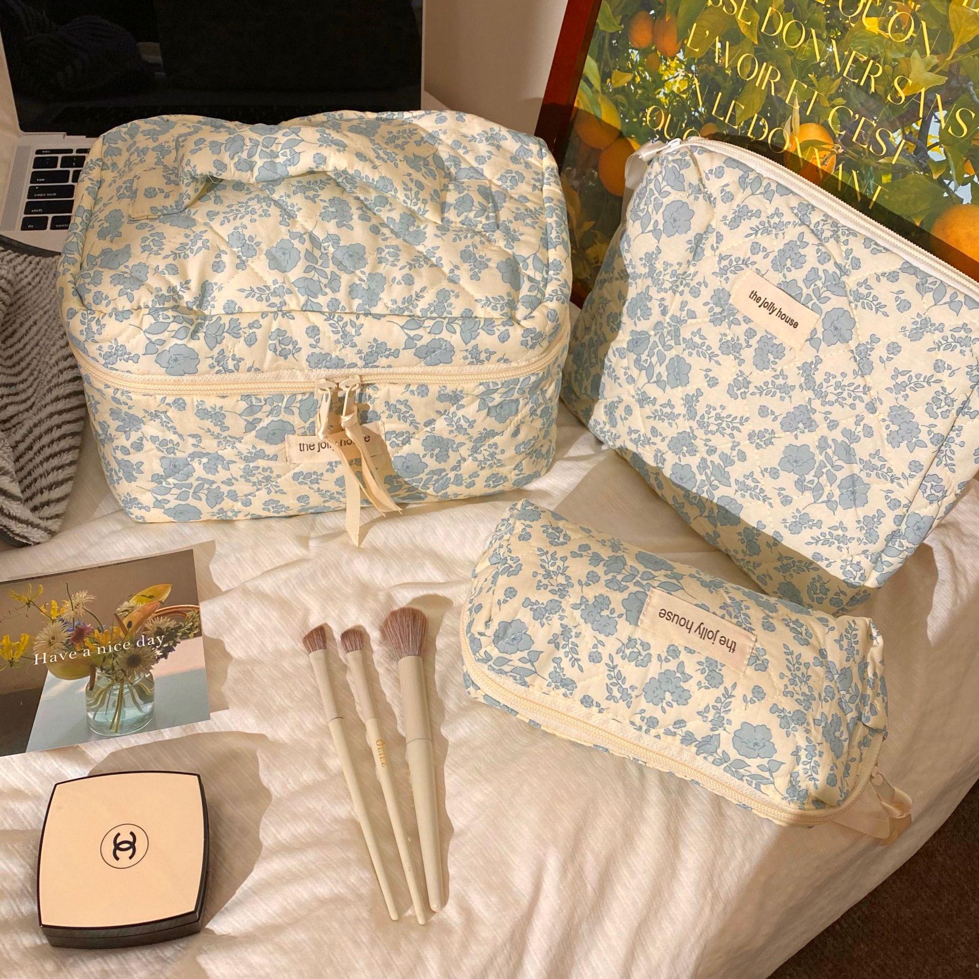 Милая полосатая косметичка с мишкой - Портативный клатч большой вместимости для женщин и девушек Small
Милая полосатая косметичка с мишкой - Портативный клатч большой вместимости для женщин и девушек Small