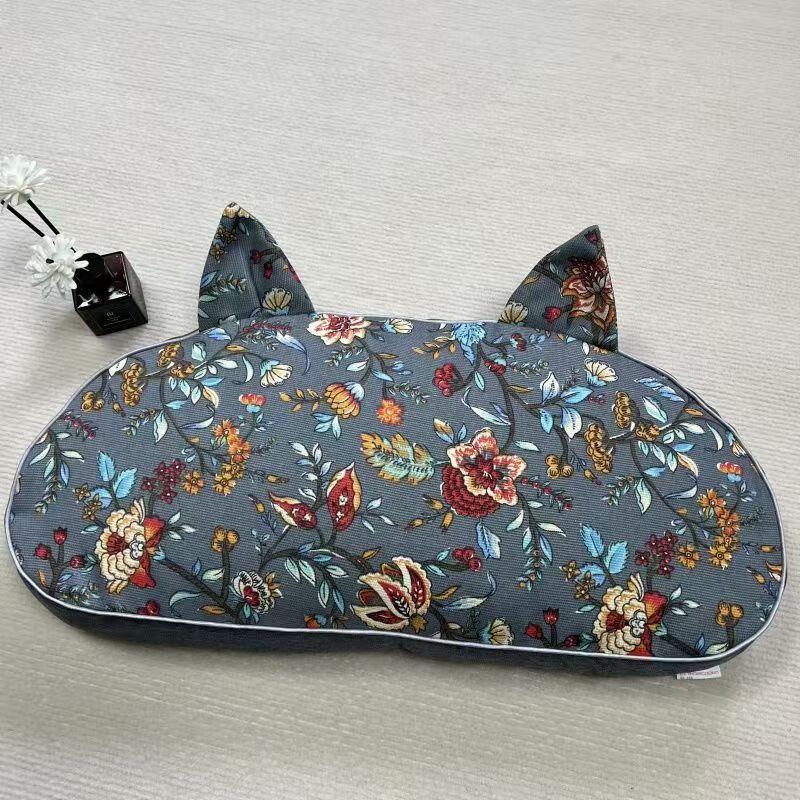 Li Shen Spring s Vitality Cat Ear Pillow
Li Shen Spring s Vitality Cat Ear Pillow