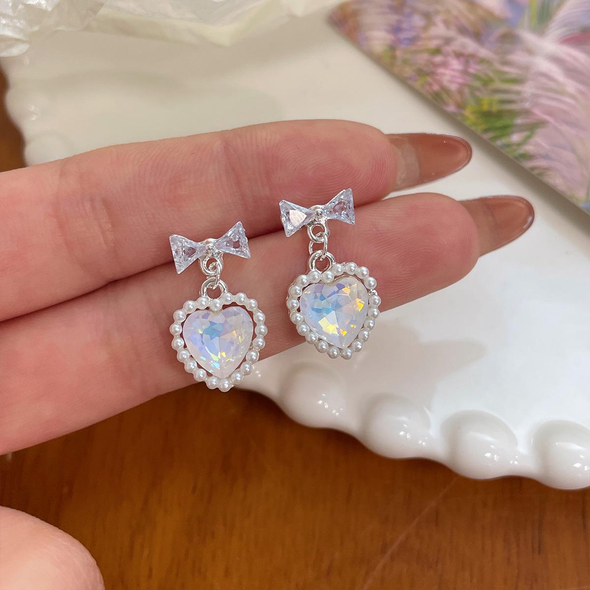 Изысканные летние серьги-русалки с бантом и сердечком из морской соли
Изысканные летние серьги-русалки с бантом и сердечком из морской соли