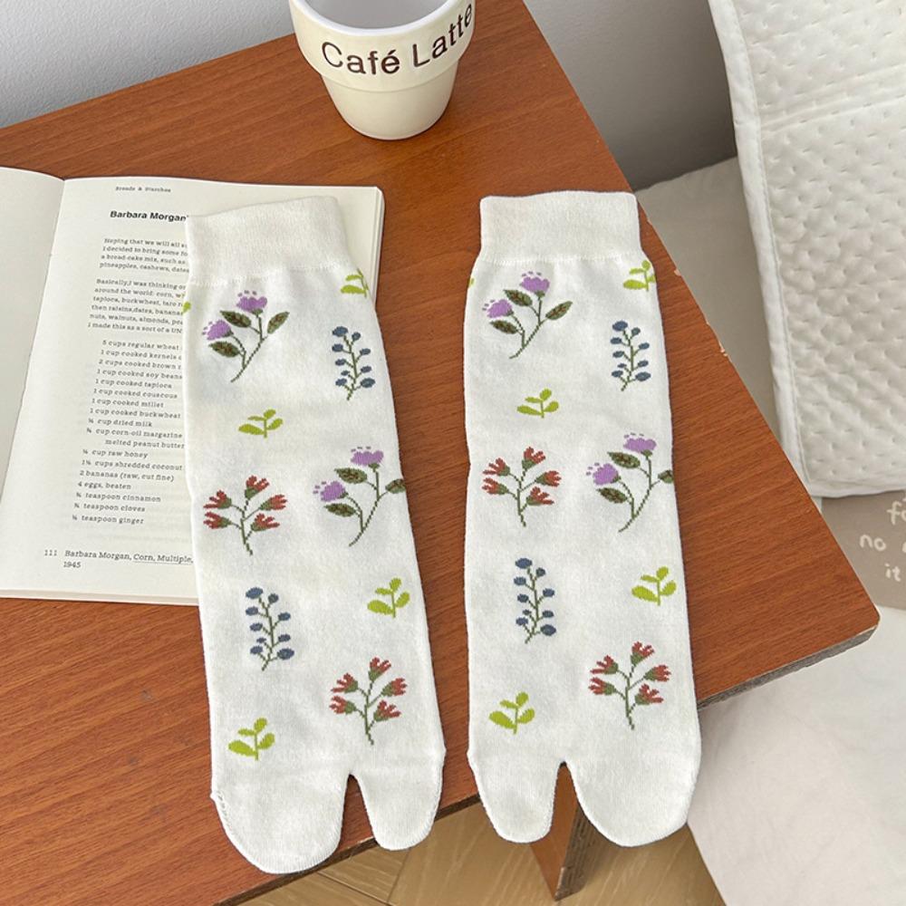 1 Pair Cute Elegant Women Tabi Socks Japanese Style Breathable Harajuku Socks Comfortable Flower Pattern Two-Toed Socks One Size
1 Pair Cute Elegant Women Tabi Socks Japanese Style Breathable Harajuku Socks Comfortable Flower Pattern Two-Toed Socks One Size